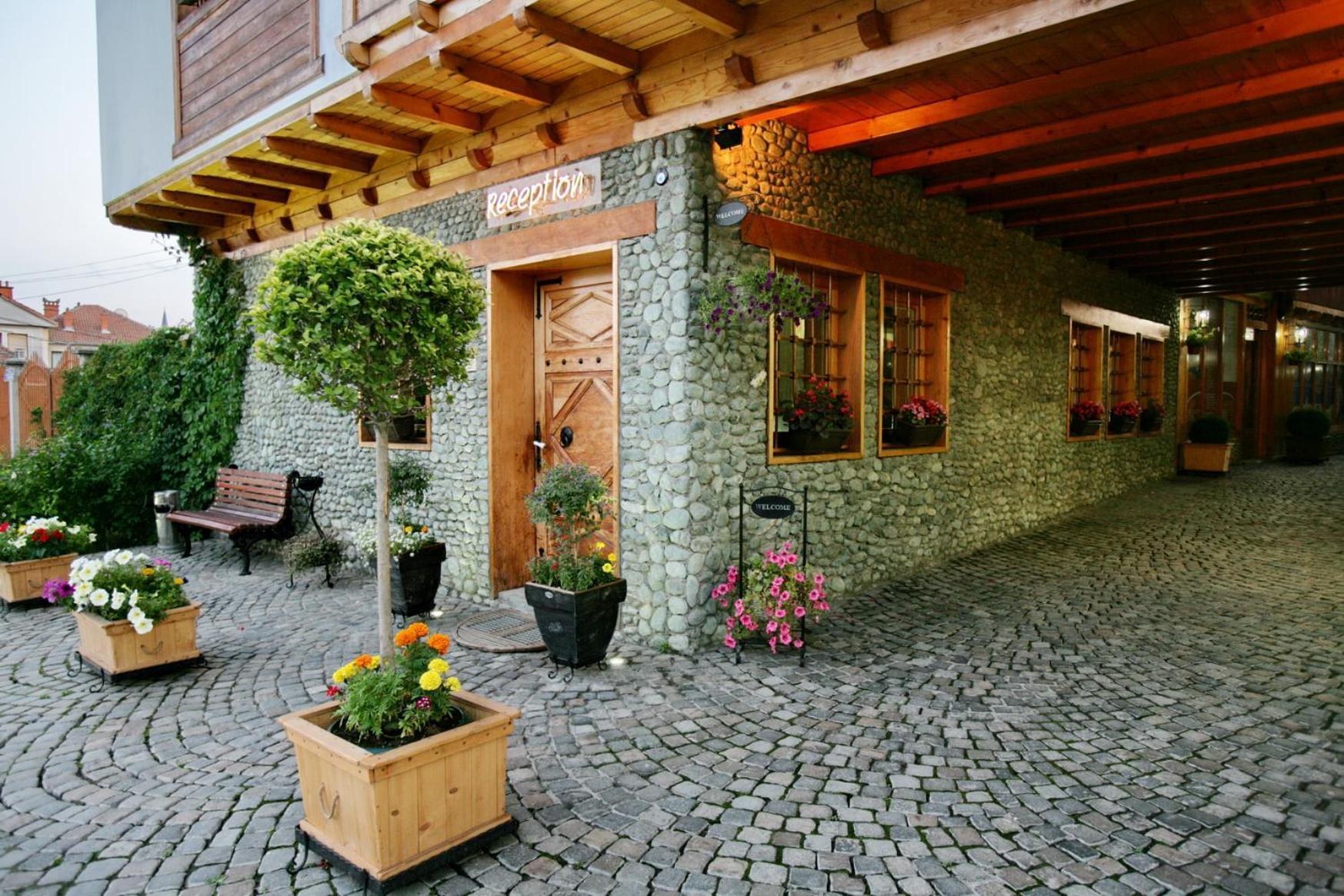 Hotel Çarshia e Jupave Gjakova Exterior foto